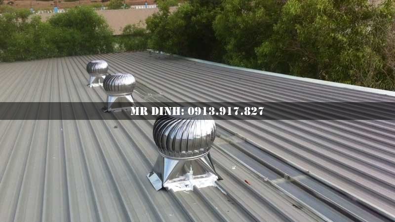 Dùng quạt thông gió chống nóng cho nhà mái tôn