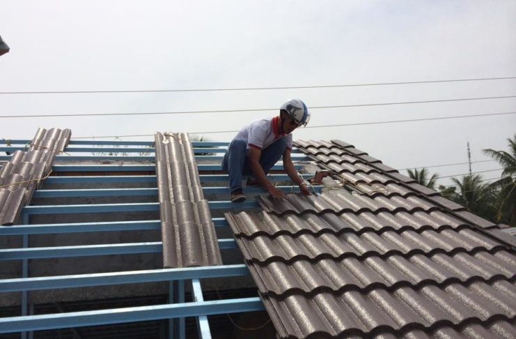Thợ lợp mái ngói chuyên nghiệp tại Hà Nội