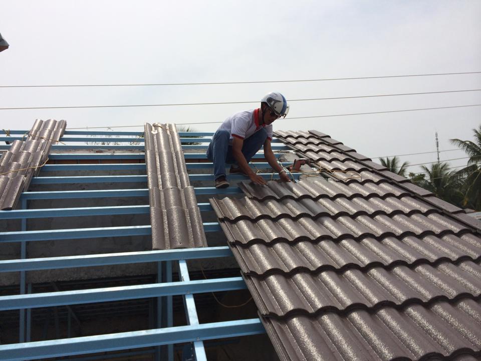 Thợ lợp mái ngói chuyên nghiệp tại Hà Nội